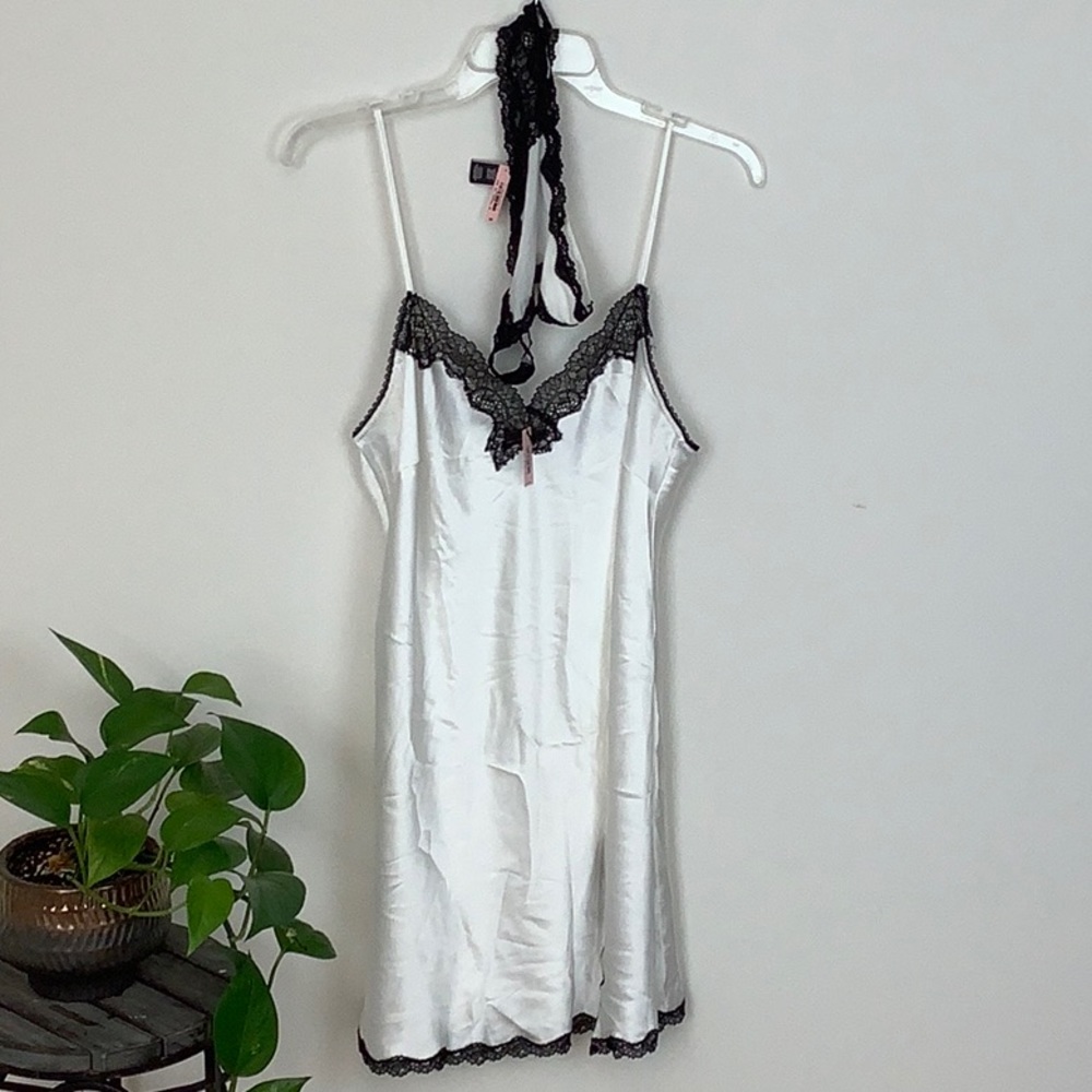 🆕 Victoria’s Secret Negligee w/Underwear